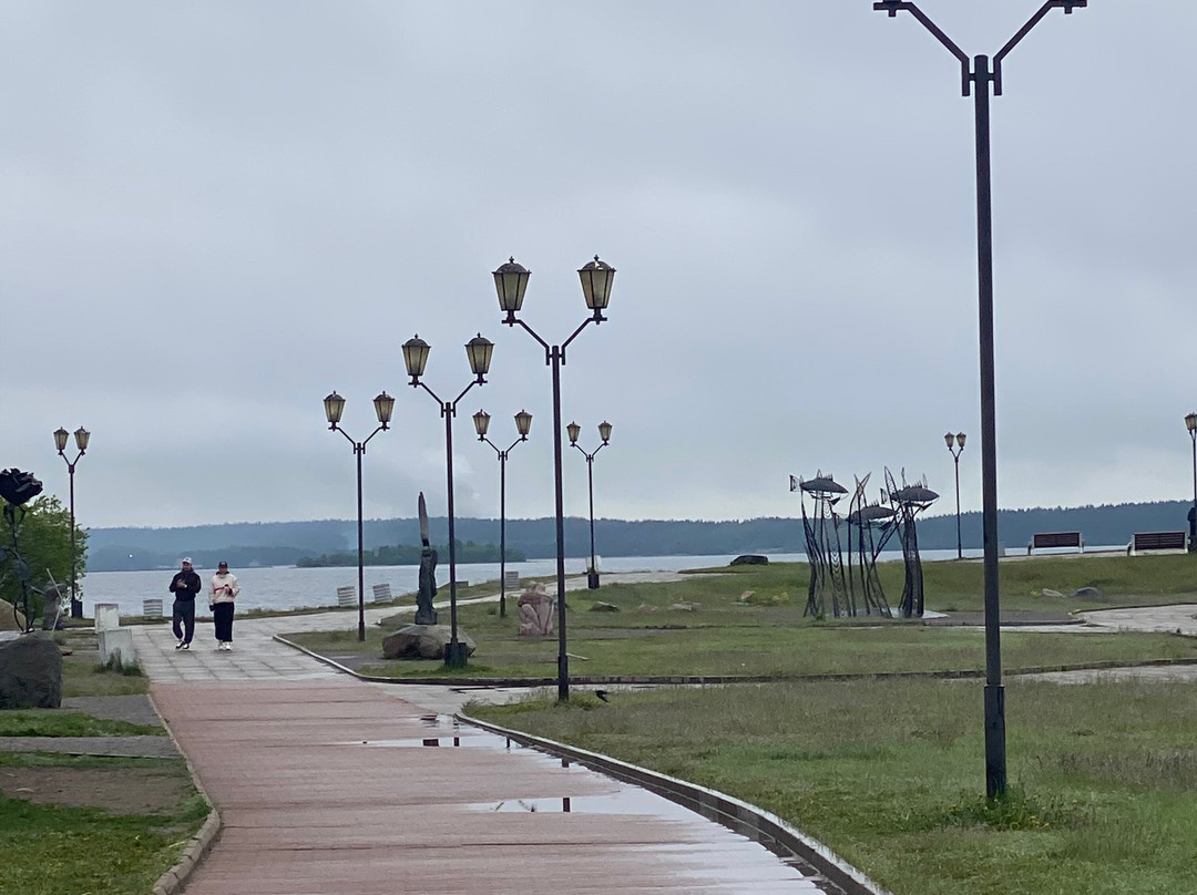 Embankment of Lake Onega-彼得罗扎沃茨克必去景点