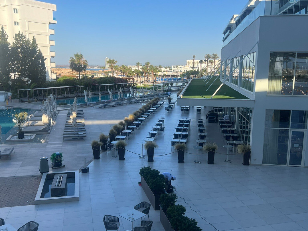 Chrysomare Beach Hotel and Resort主图