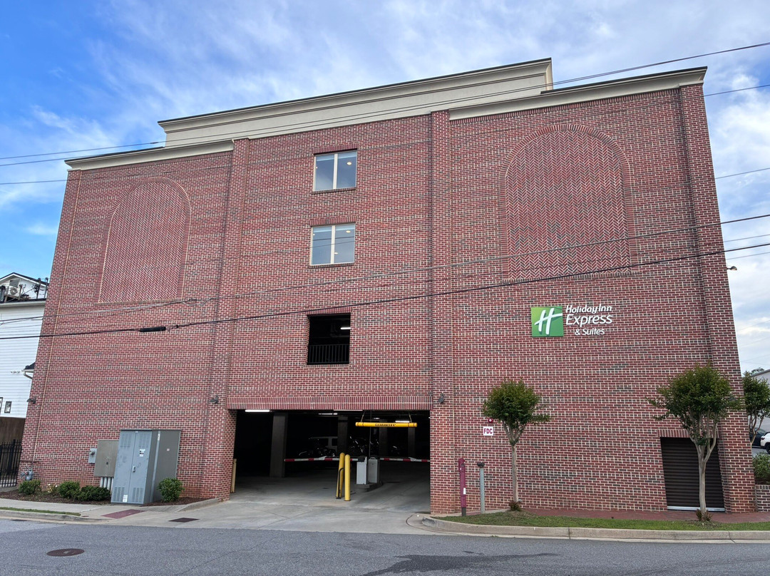 达洛尼加大学区洲际智选假日套房酒店