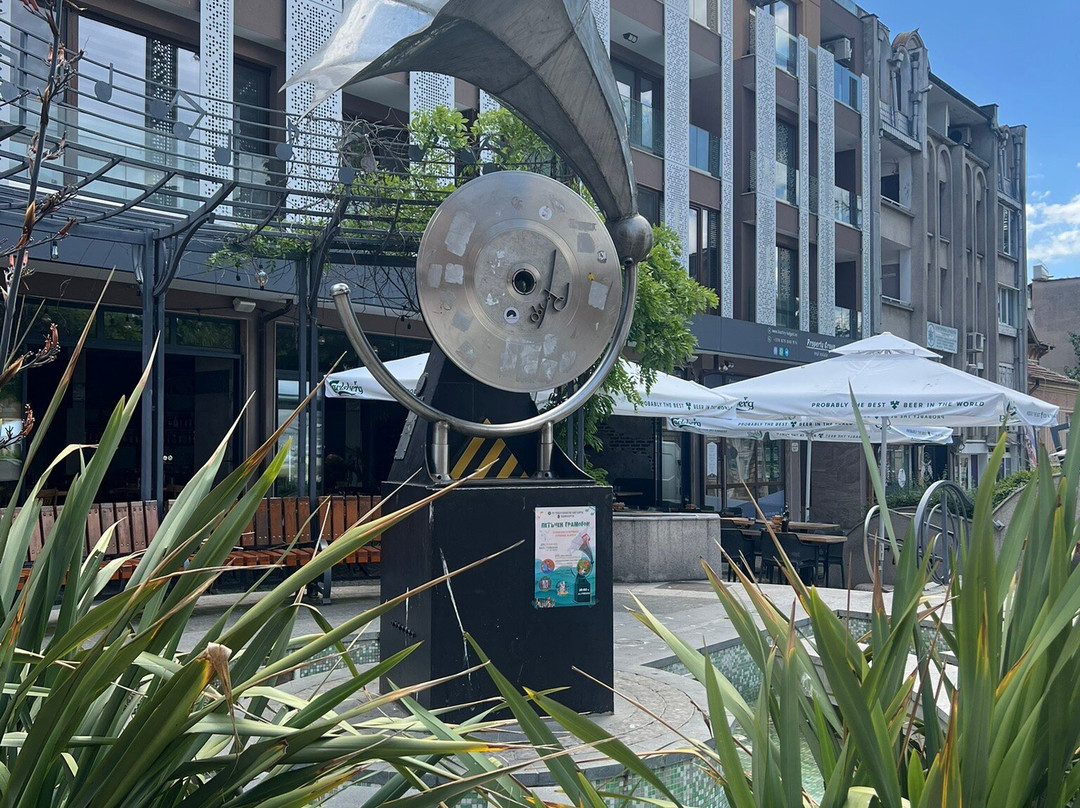 Sculpture of Gramophone-布尔加斯必去景点