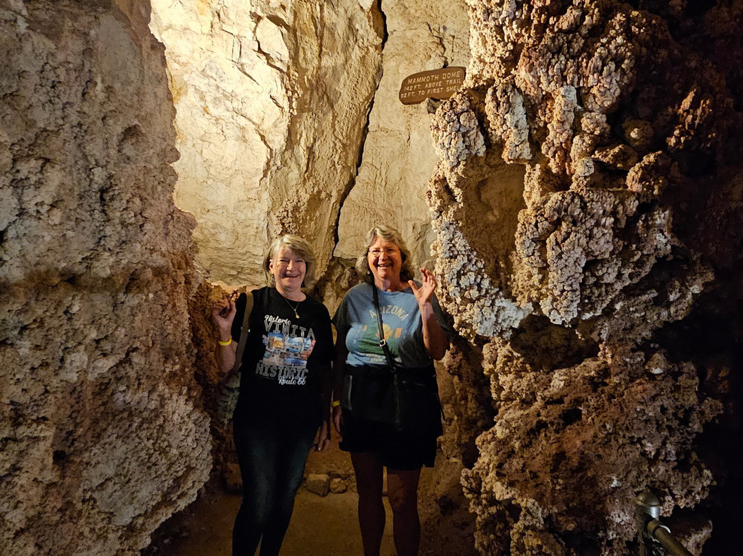 Grand Canyon Caverns Inn主图