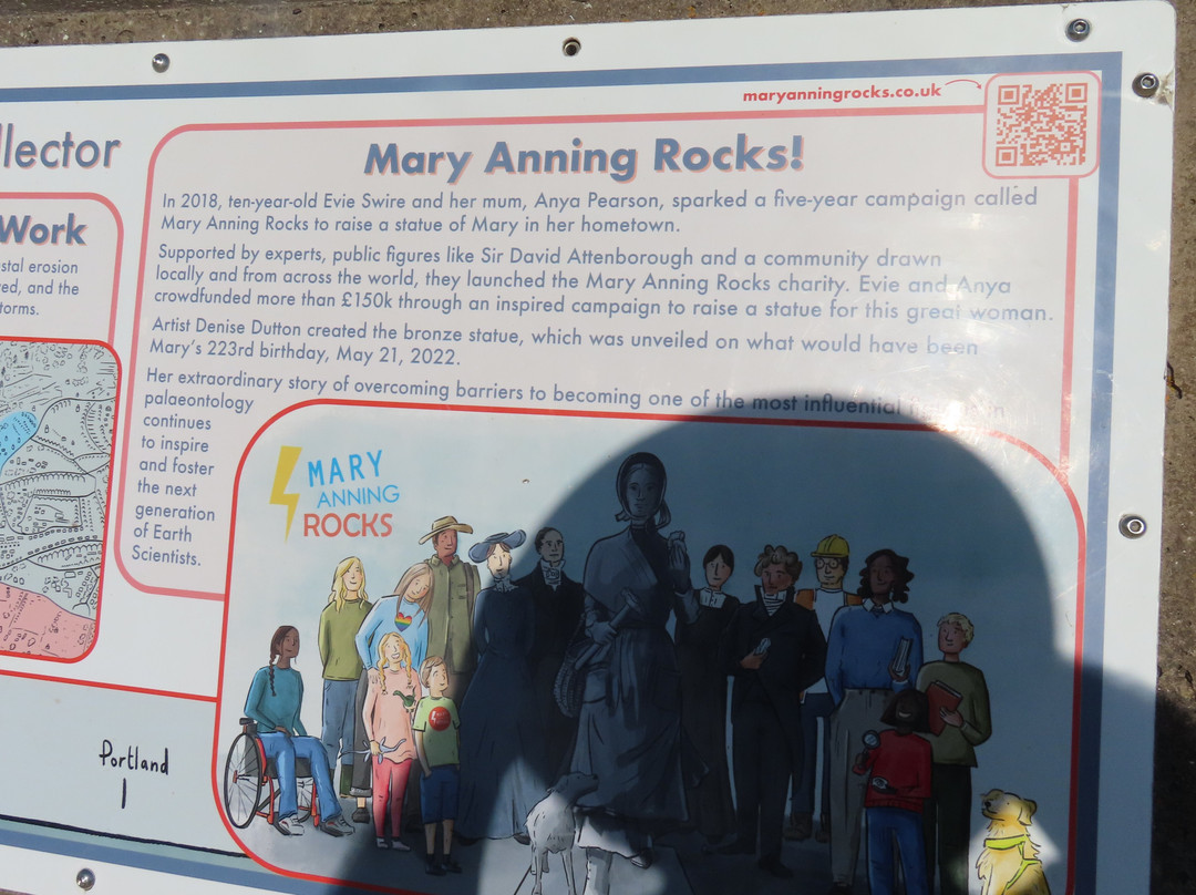 Mary Anning Rocks Statue-莱姆里杰斯必去景点