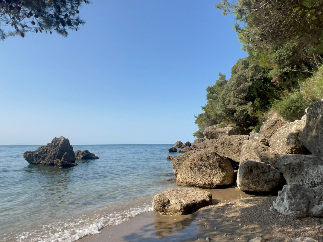 Spiaggia dei Sassolini-Scauri必去景点