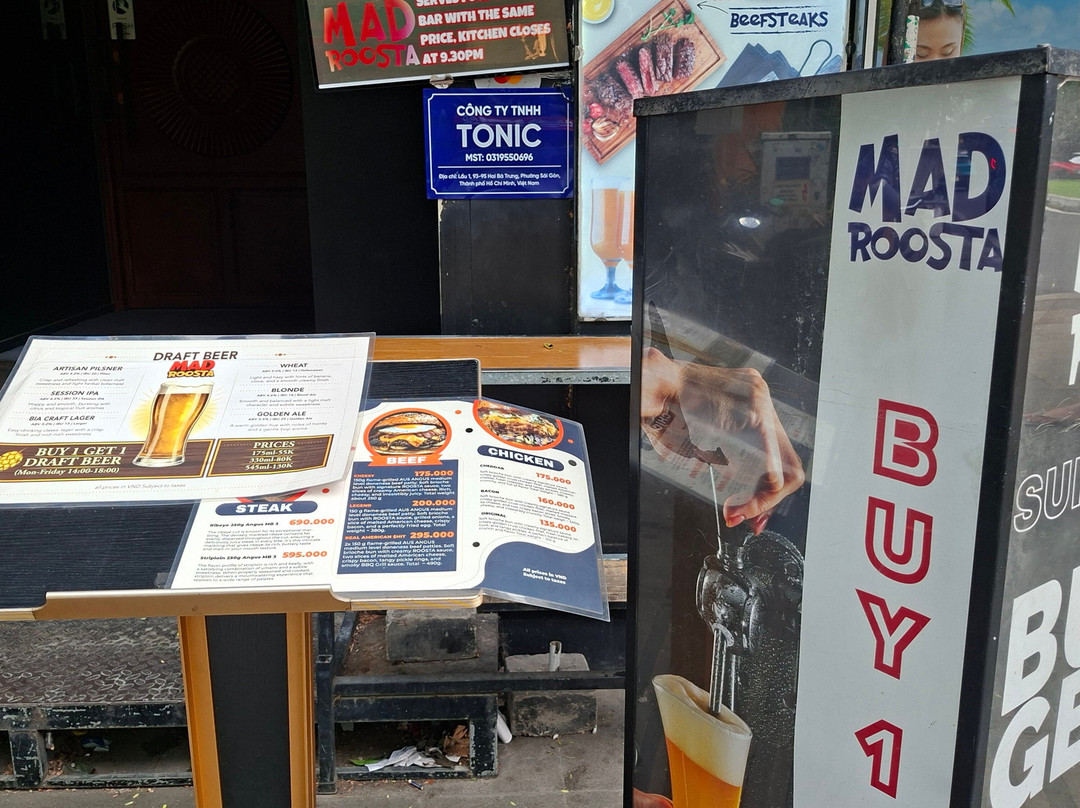 Mad Roosta | Burgers & Grill