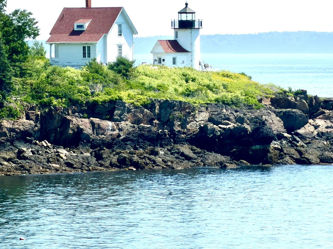Burnt Island Lighthouse-Southport必去景点