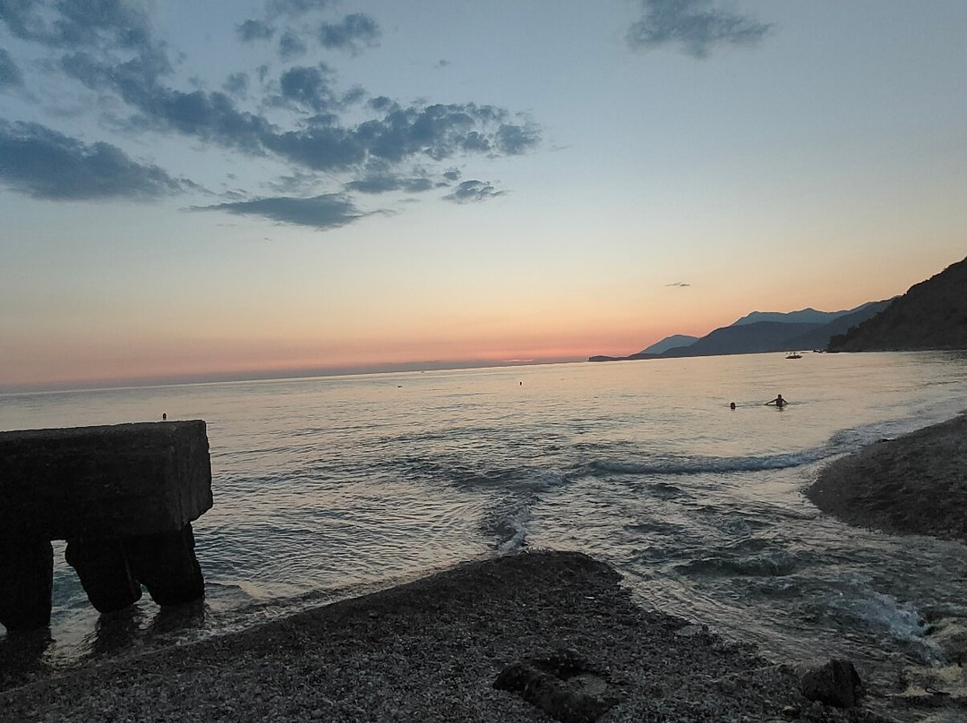Buneci Beach-Piqeras必去景点