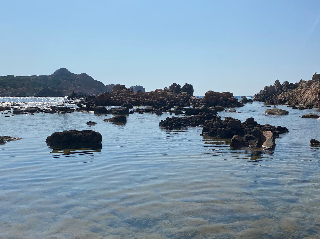 Spiaggia di Cala Canneddi-Trinita d'Agultu e Vignola必去景点