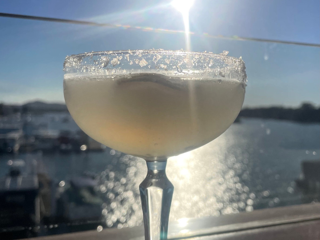 努萨入口海滨度假酒店主图