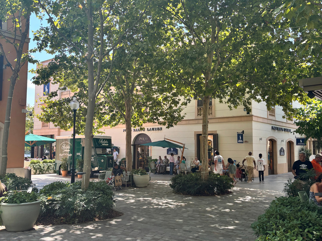 La Roca Village-拉罗卡德尔瓦列斯必去景点