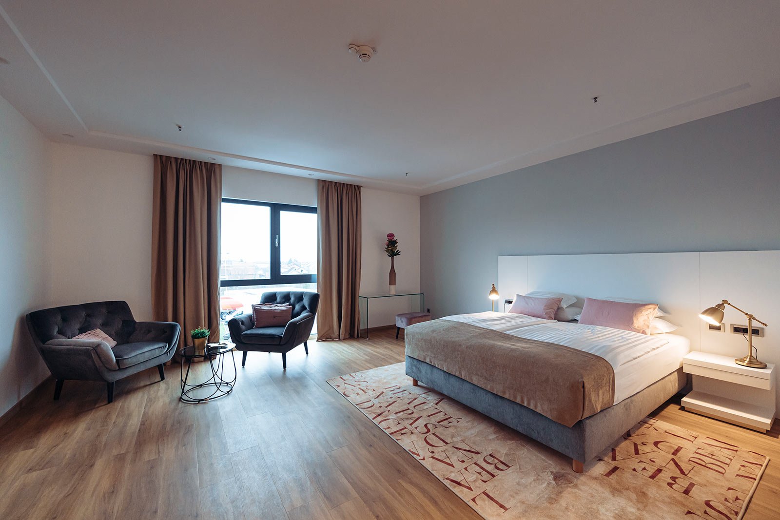 Antunovic Hotel East-官方