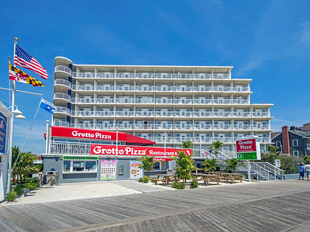 Commander Hotel & Suites