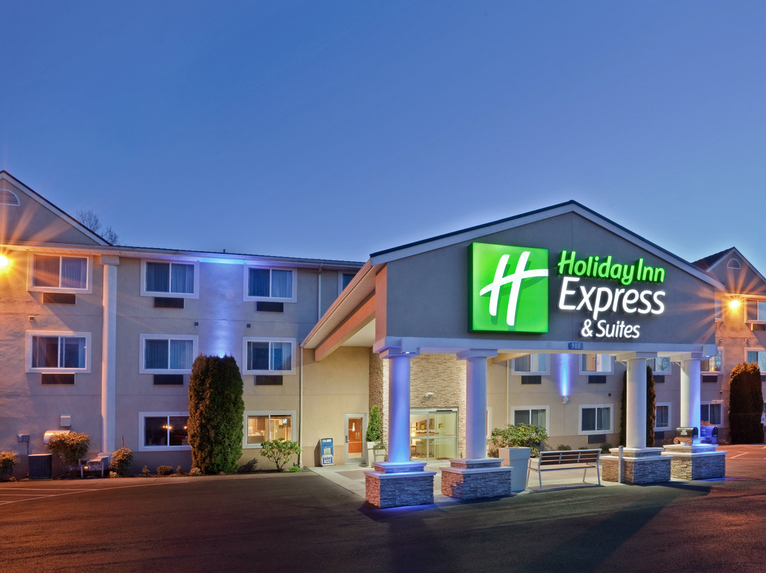 Holiday Inn Express & Suites Burlington by IHG主图