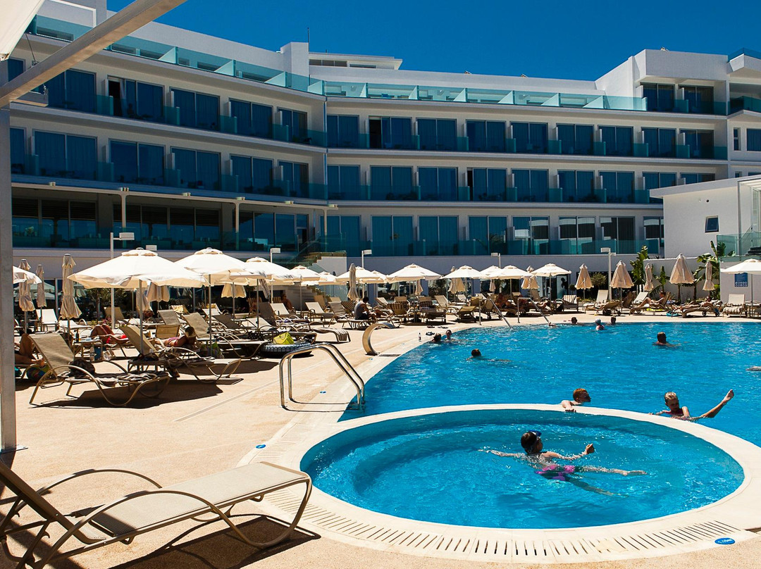 弗里萨基海滩酒店主图