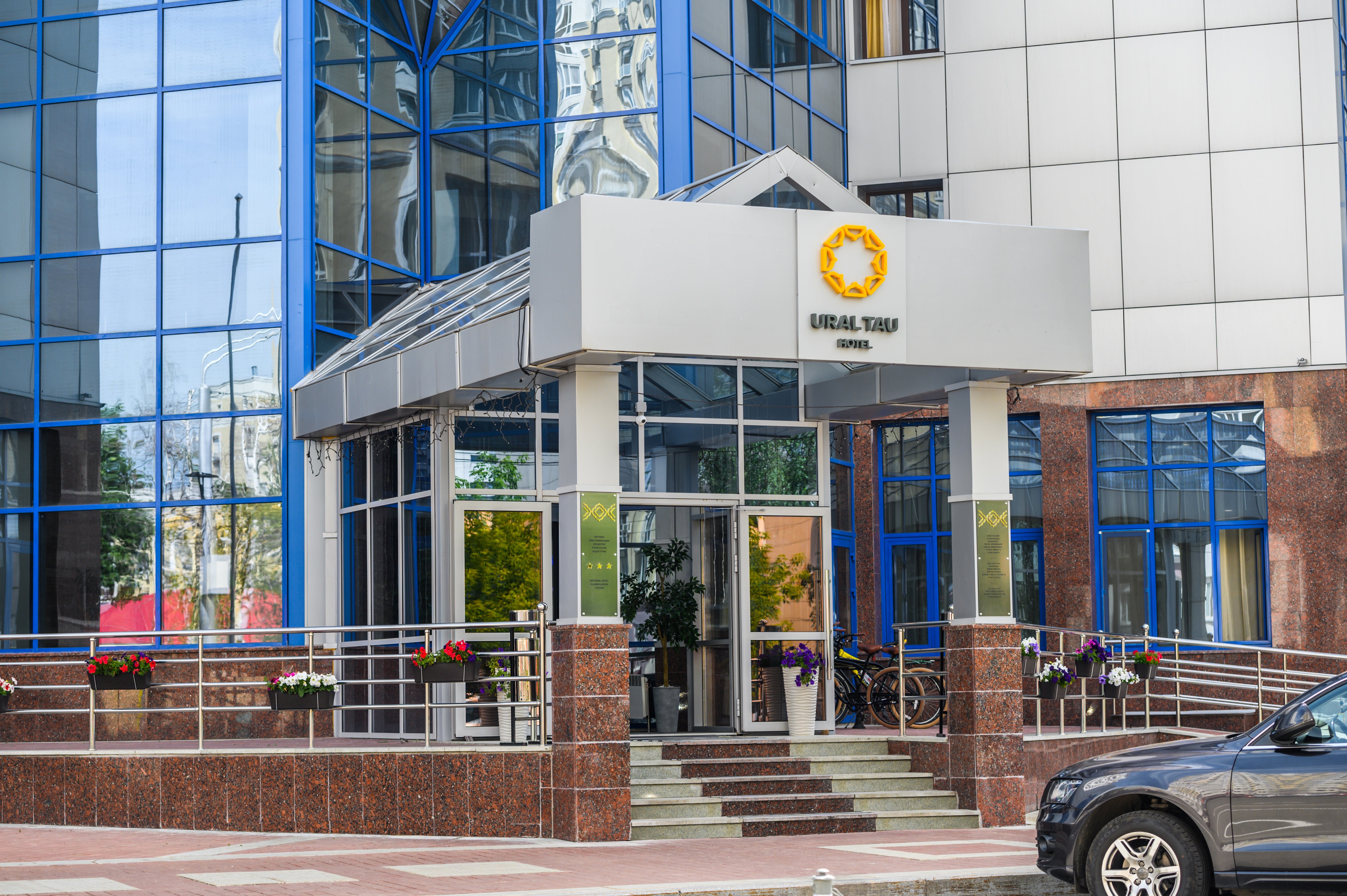 Otel' Ural Tau-官方