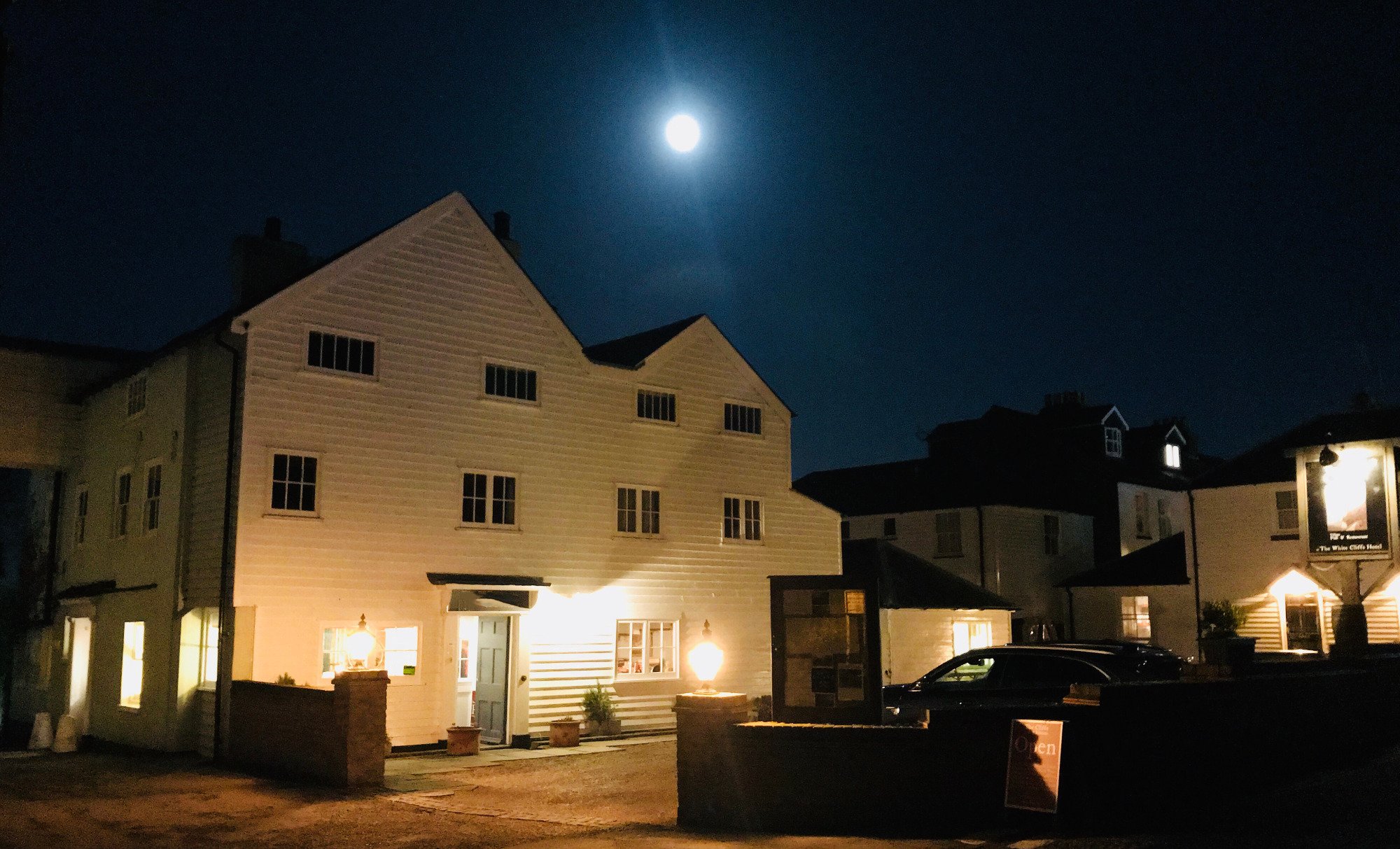The White Cliffs Retreat-官方