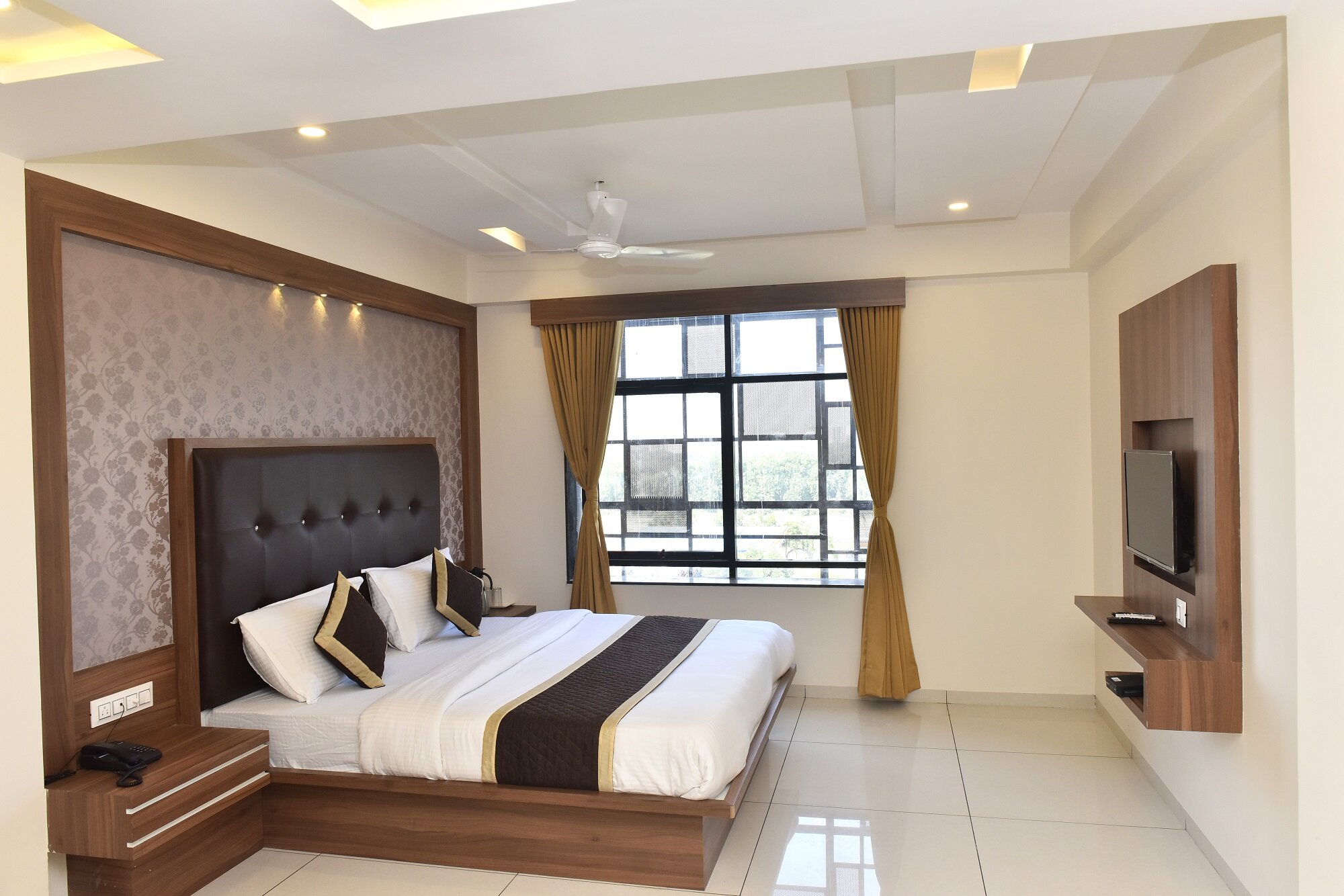 Hotel Royal Square by Sky Stays-官方
