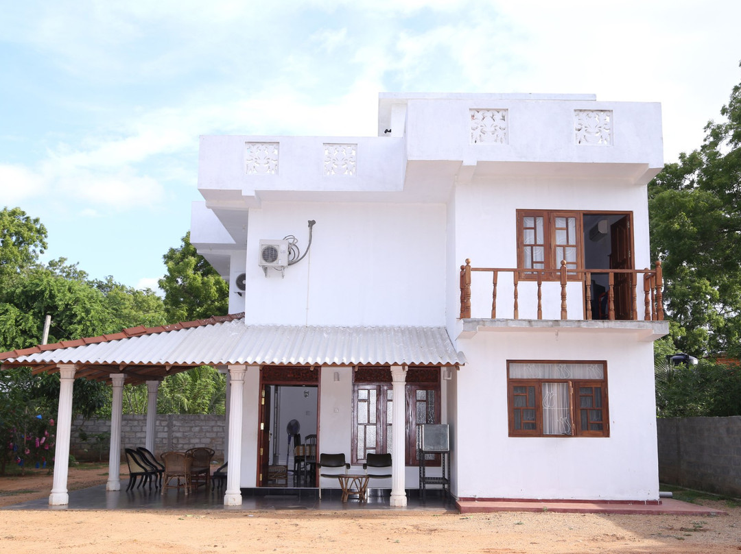 Beralihela酒店住宿-Hotel Whitehouse