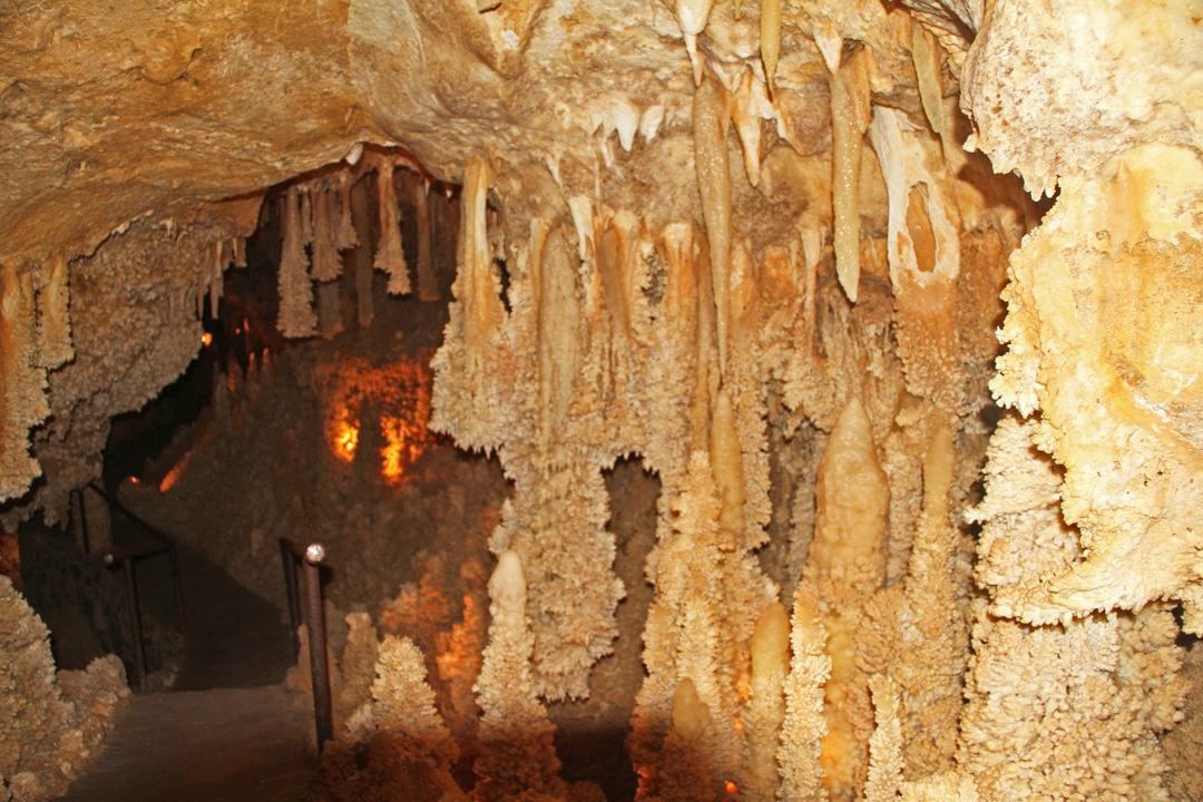 Caverns of Sonora景点图片