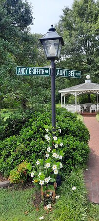 Mayberry Motor Inn主图