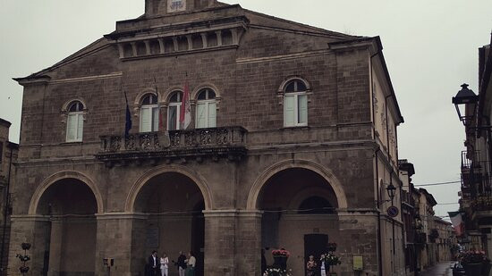 Palazzo del Municipio-Rocca San Giovanni必去景点