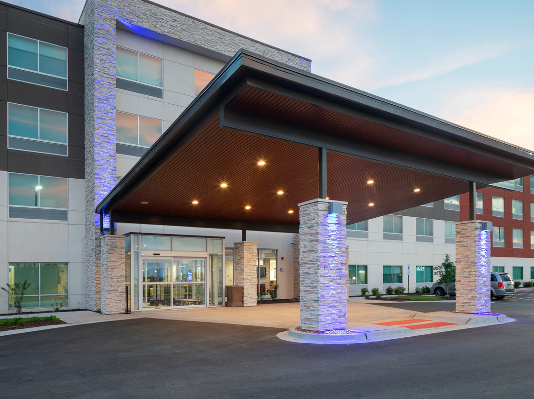 Momence酒店住宿-Holiday Inn Express & Suites Bourbonnais East - Bradley By IHG