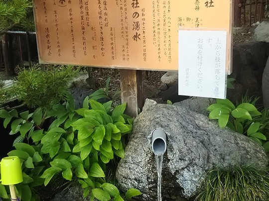 Tsukiiizumi Shrine's Spring-松本市必去景点