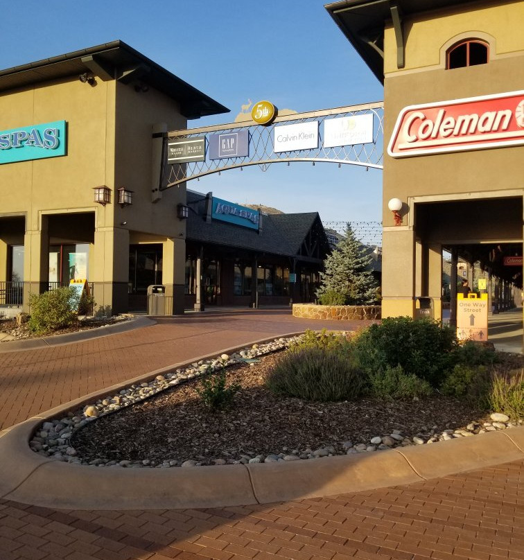 岩石堡奥特莱斯-罗克堡必去景点