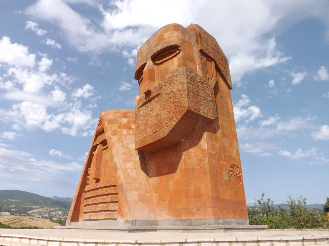 Sculpture "We are our mountains"景点图片
