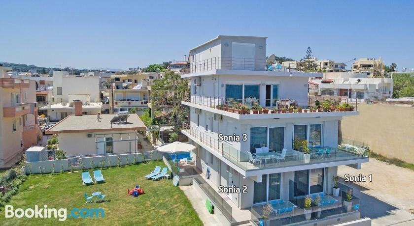 Sonja Beachfront Apartments主图