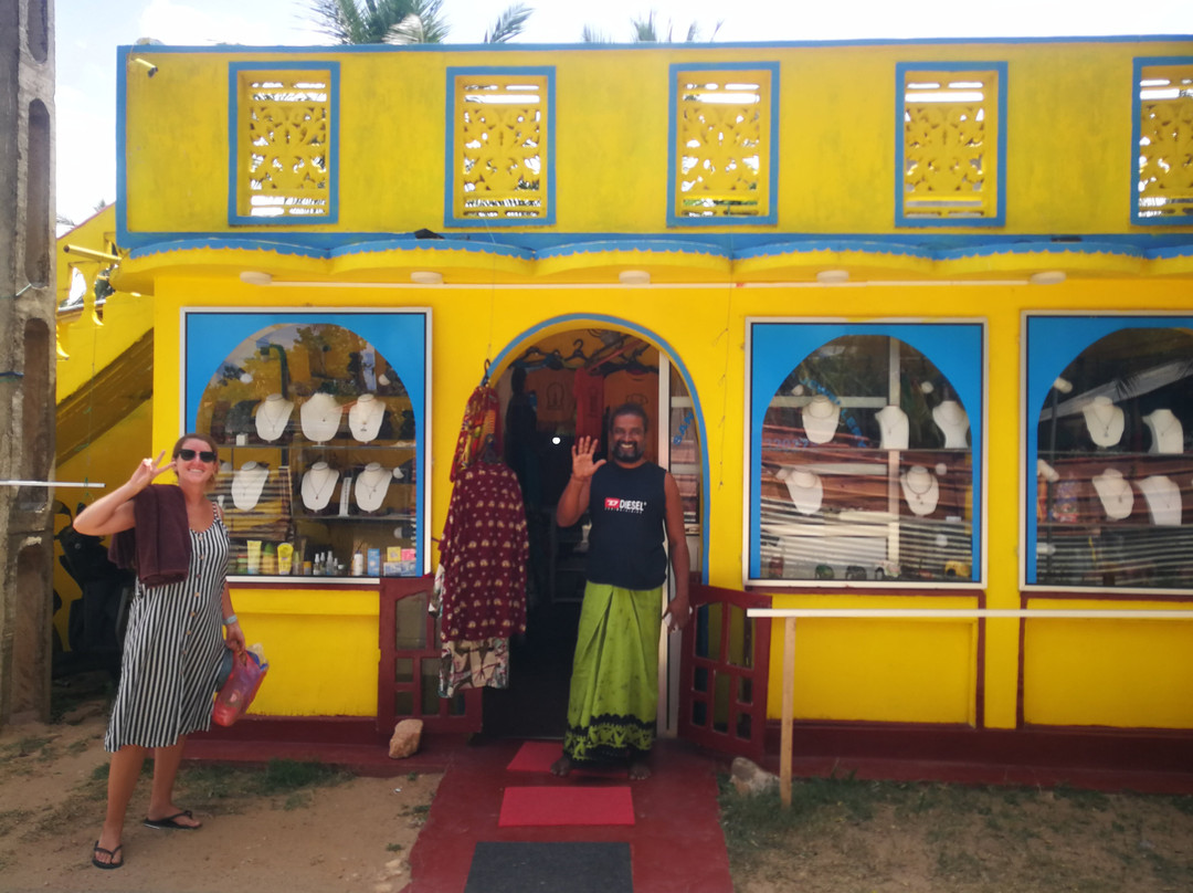 Sandun Gems And Clothings-Trincomalee必去景点