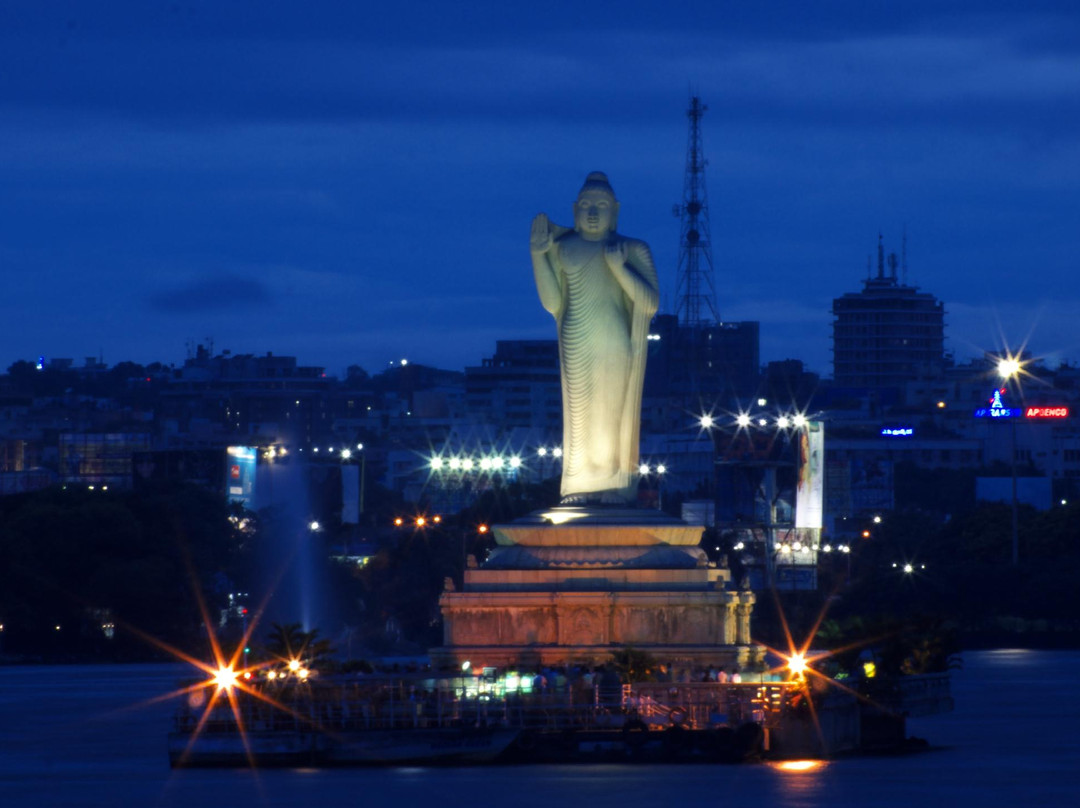 Hussain Sagar Lake景点图片