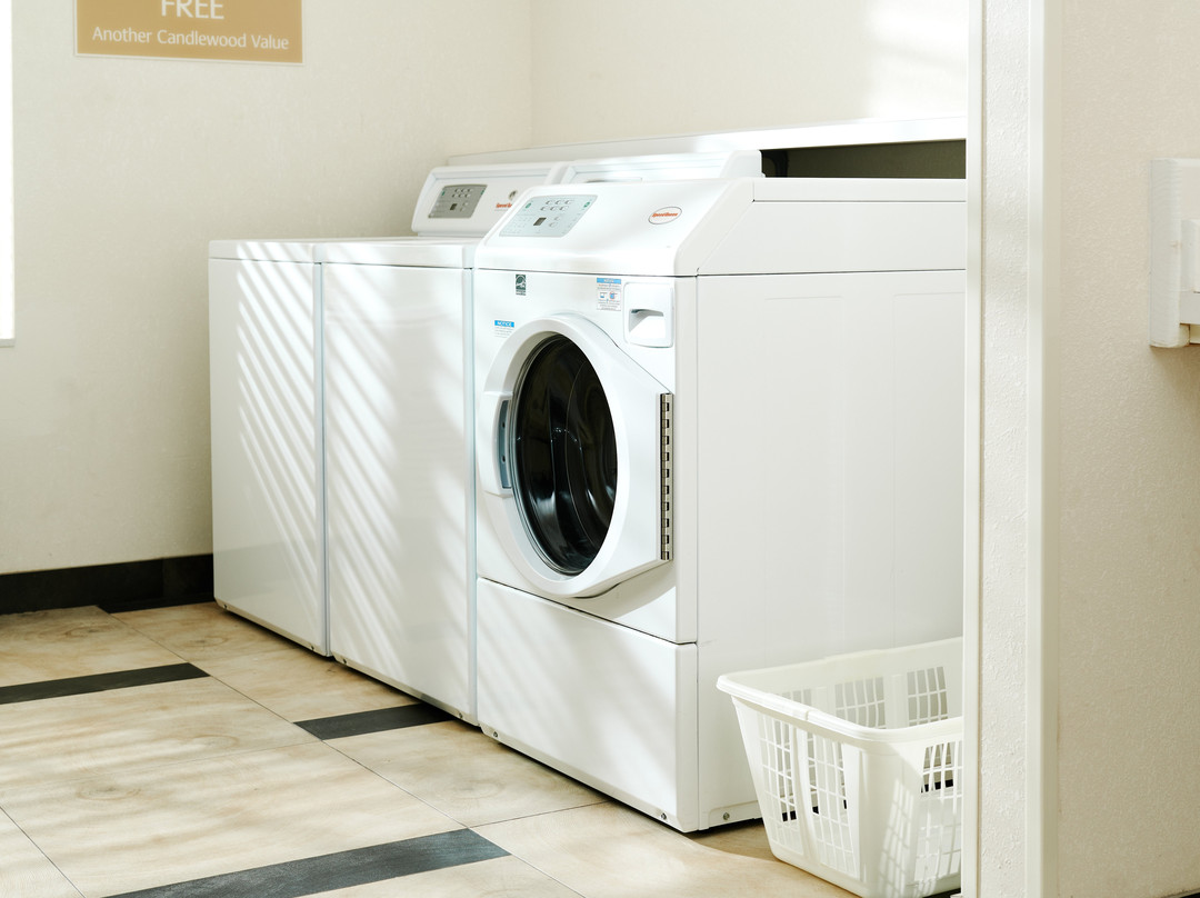 拉斐特烛木套房酒店主图