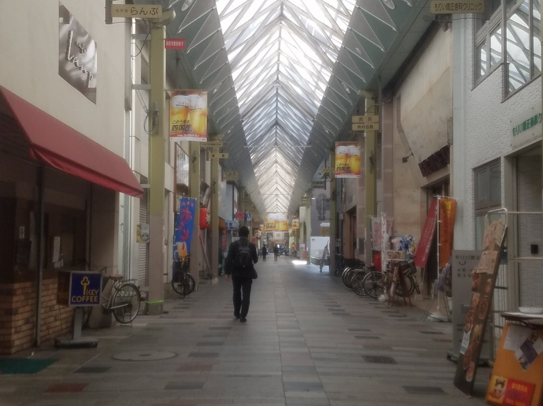 Takamatsu Lion Dori Shopping Street-高松市必去景点