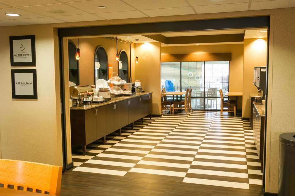 格林湾希尔顿恒庭酒店主图