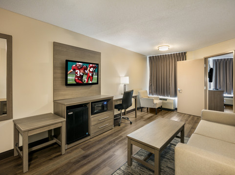 波士顿洛根红顶Plus酒店主图