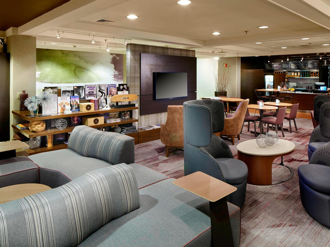 Courtyard by Marriott State College主图