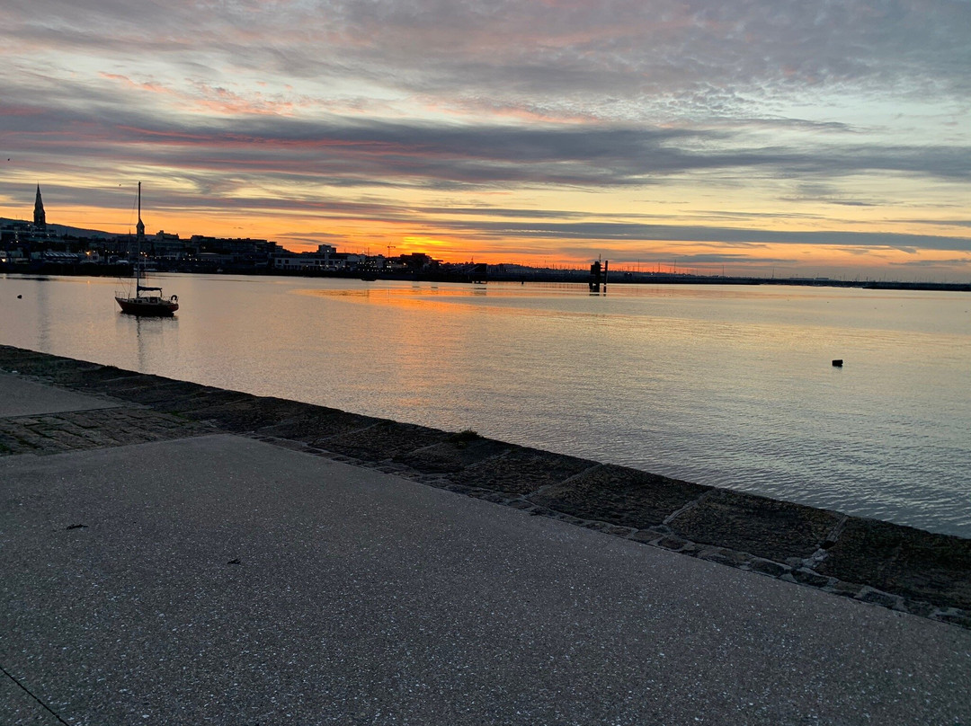 Dun Laoghaire Harbour-当莱瑞必去景点
