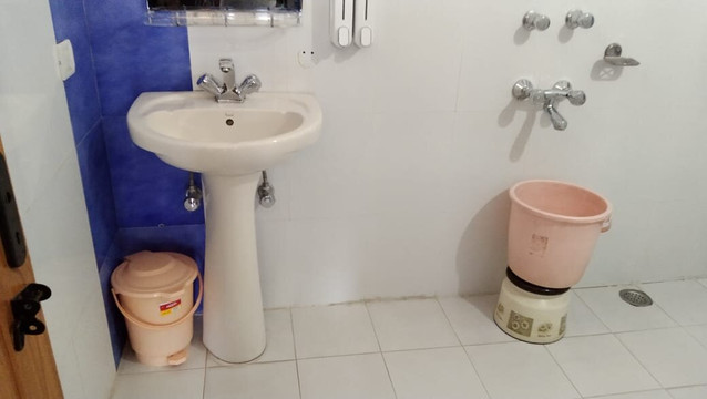 豪华湖景酒店主图