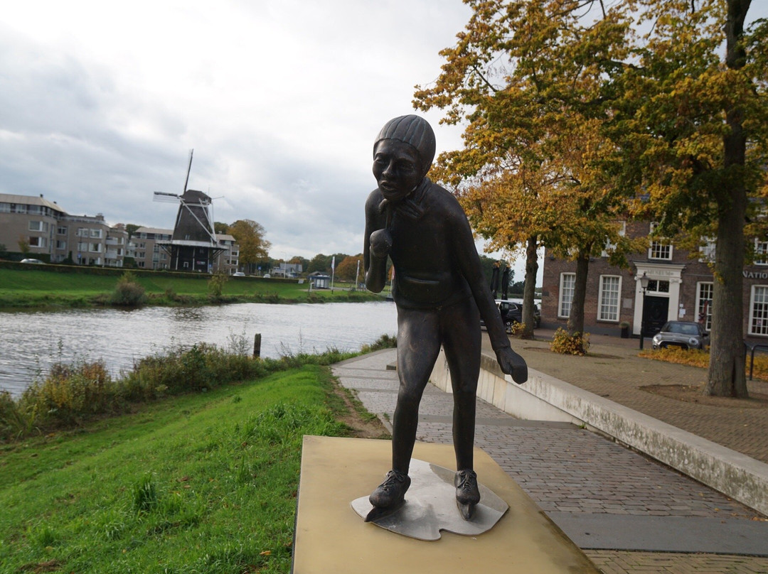 Reinier Paping standbeeld