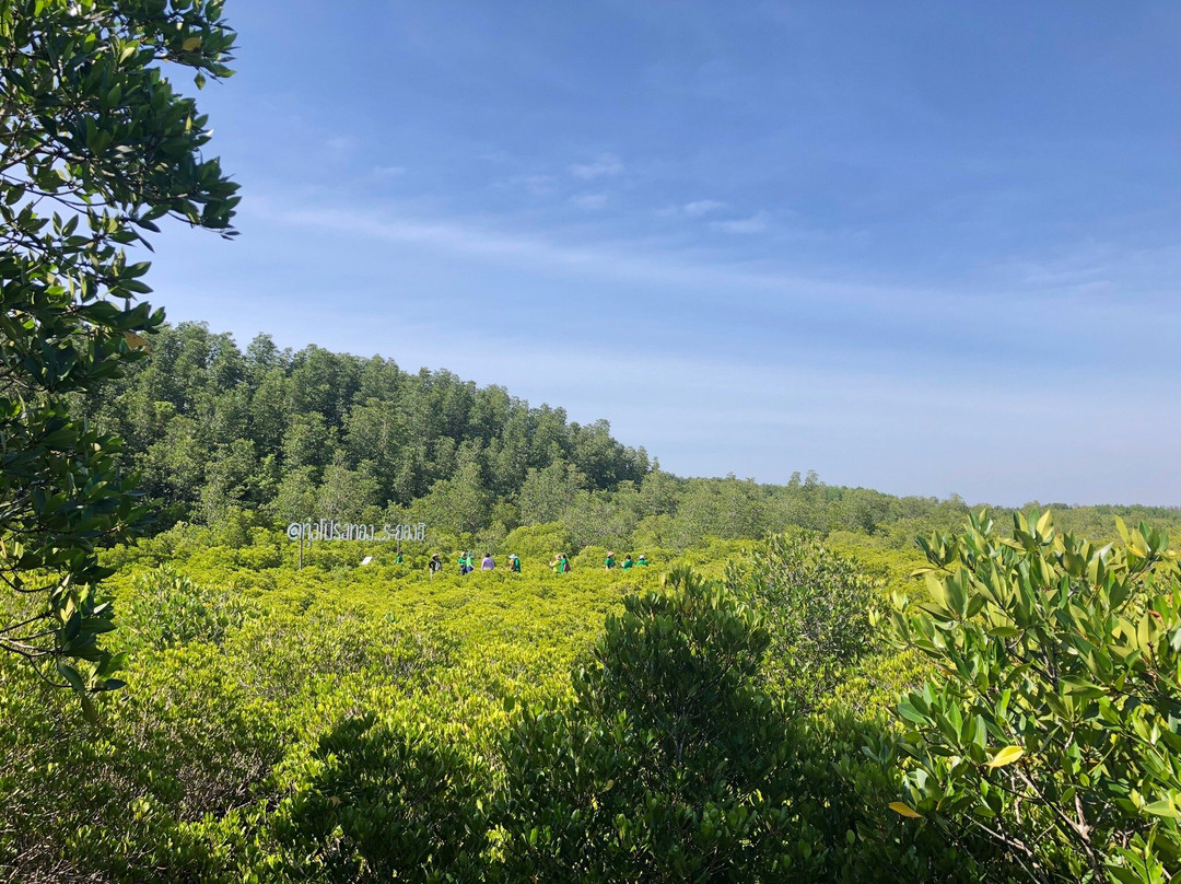 Tung Prong Thong-Ban Pak Nam Krasae必去景点