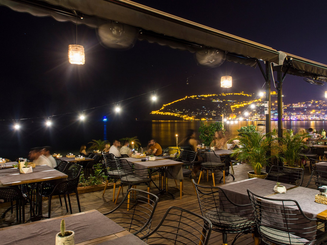 Lui Beach & Lounge
