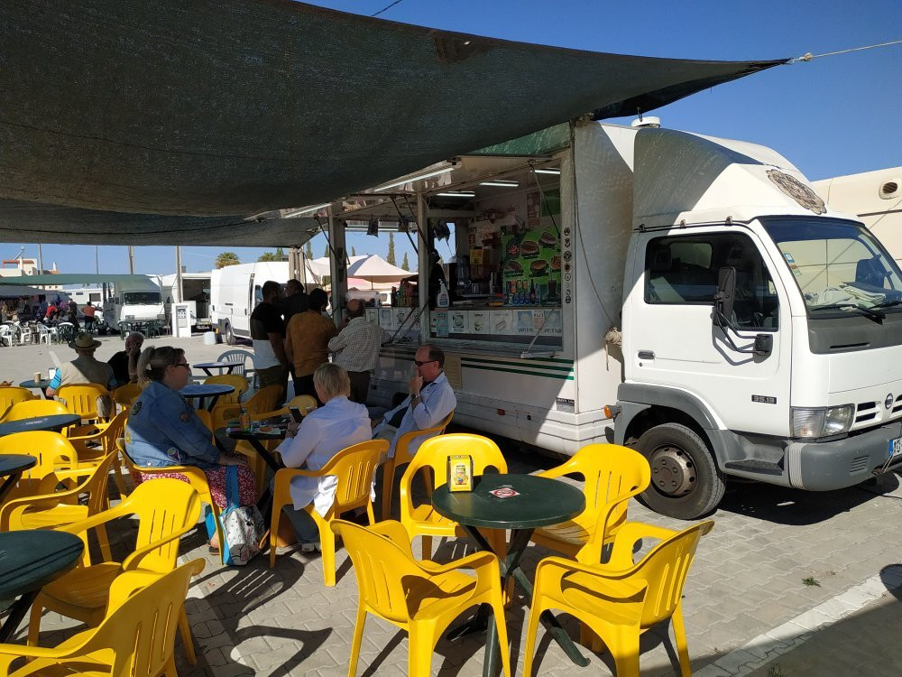 Quarteira Gypsy Market景点图片