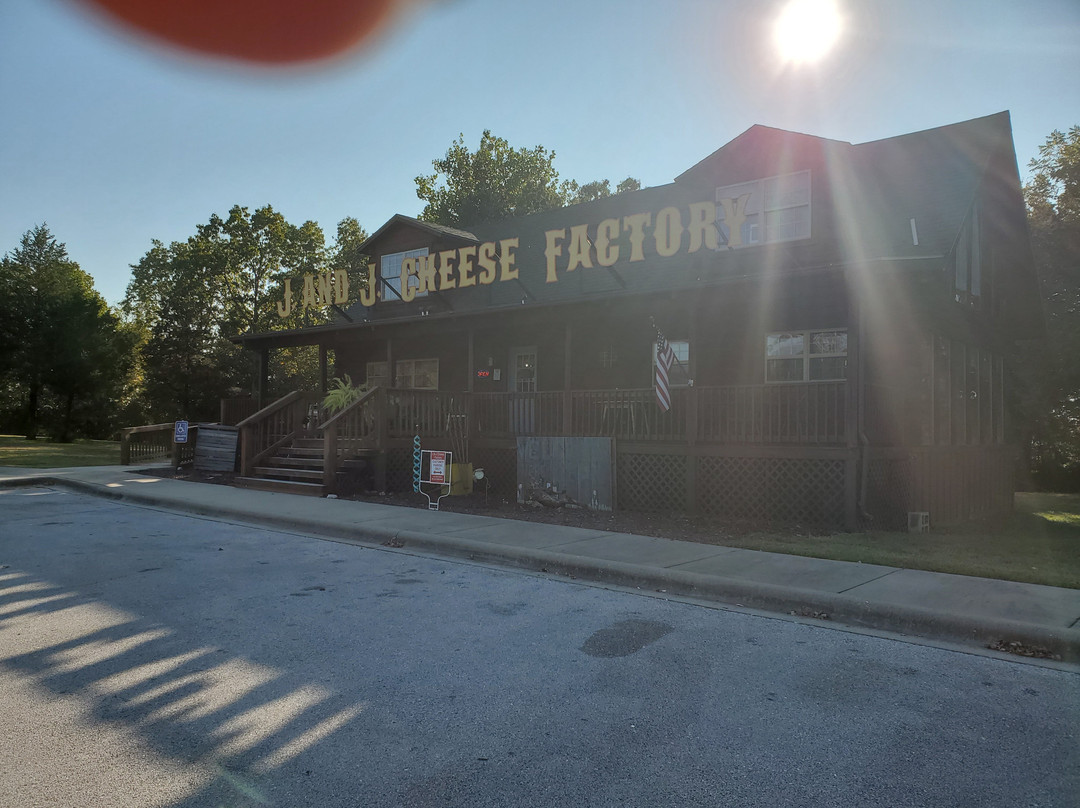J and J Cheese Factory景点图片