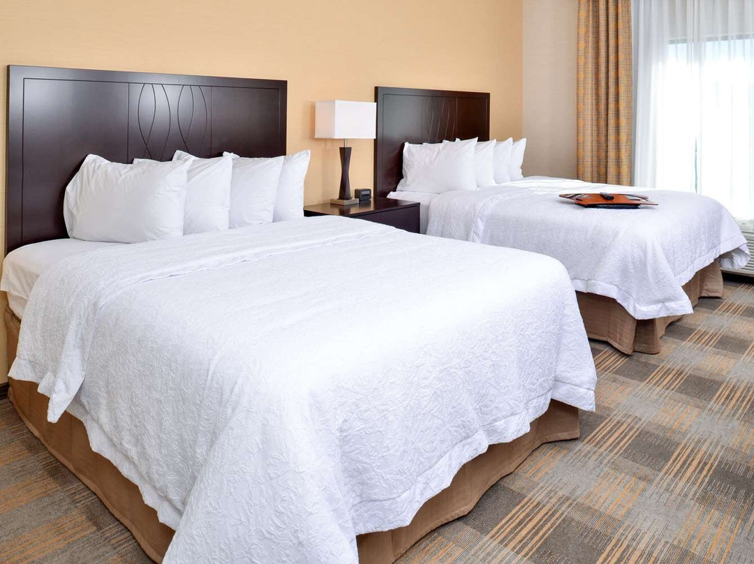 Hampton Inn & Suites California主图