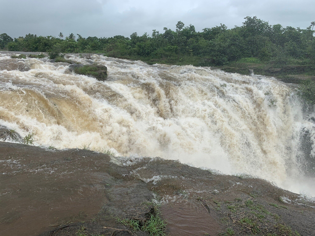 Jamjir Waterfall景点图片