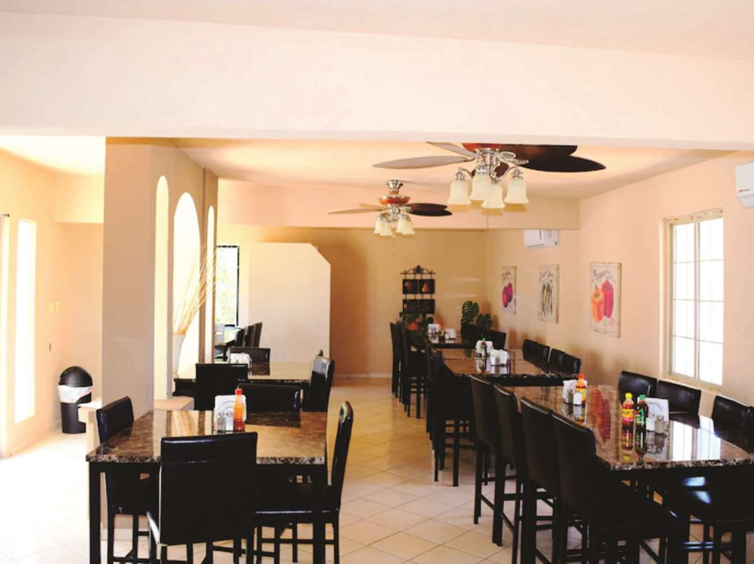 贝斯特韦斯特劳斯马尔套房酒店主图