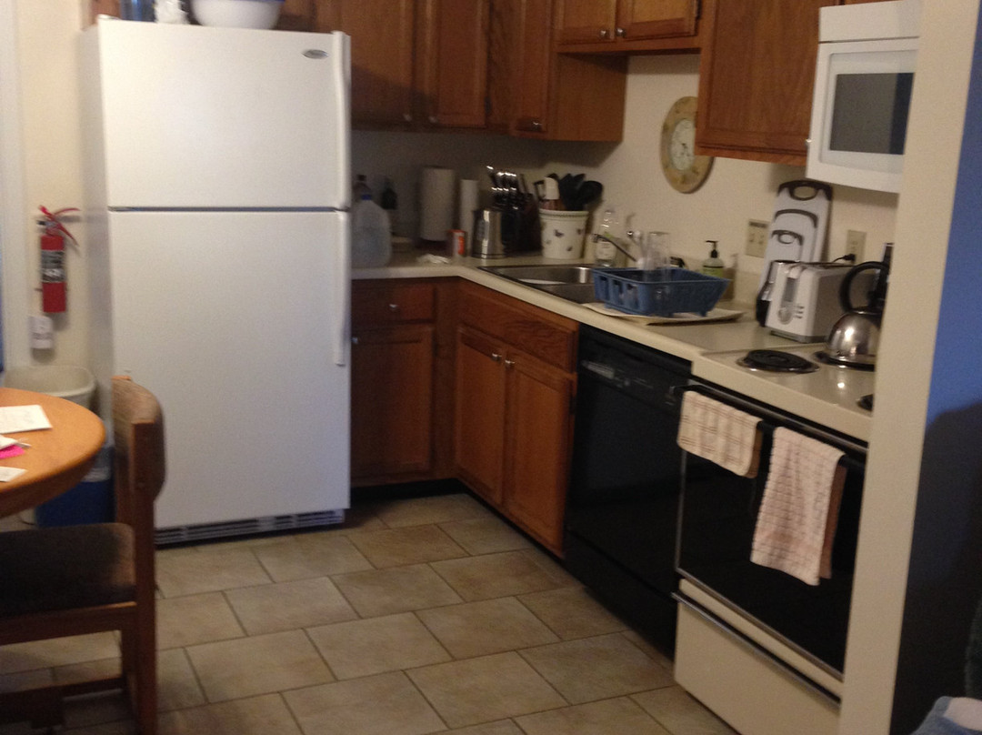 Elmwood Resort Hotel主图