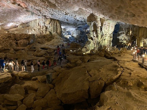 Genesis Luxury Regal Cruises-下龙湾必去景点