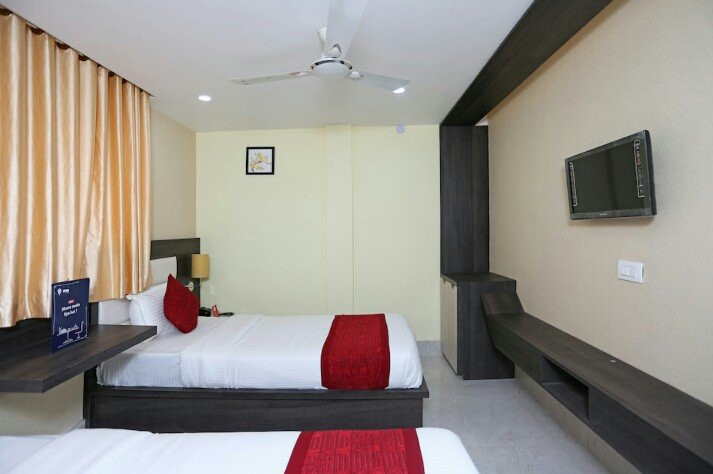 OYO 6709 Hotel L N International主图