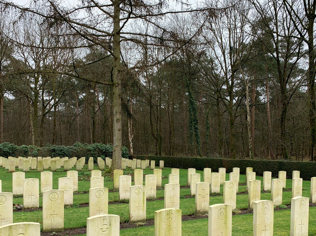 Overloon War Cemetery景点图片